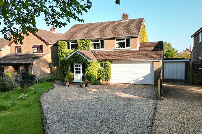 4 Bedroom Detached House For Sale In Guilsborough Road, Ravensthorpe, NN6