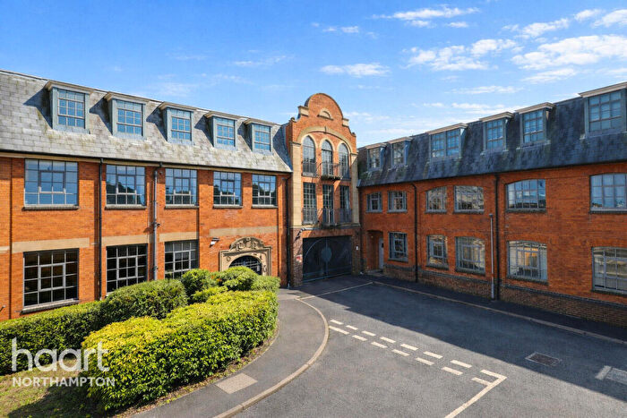 2 Bedroom Apartment For Sale In Brockton Street, Northampton, NN2