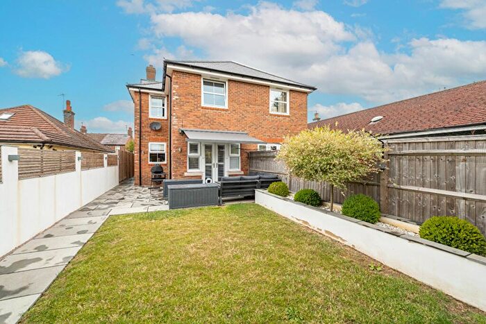 3 Bedroom Semi-Detached House For Sale In Longfield Road Tring, Hertfordshire, HP23