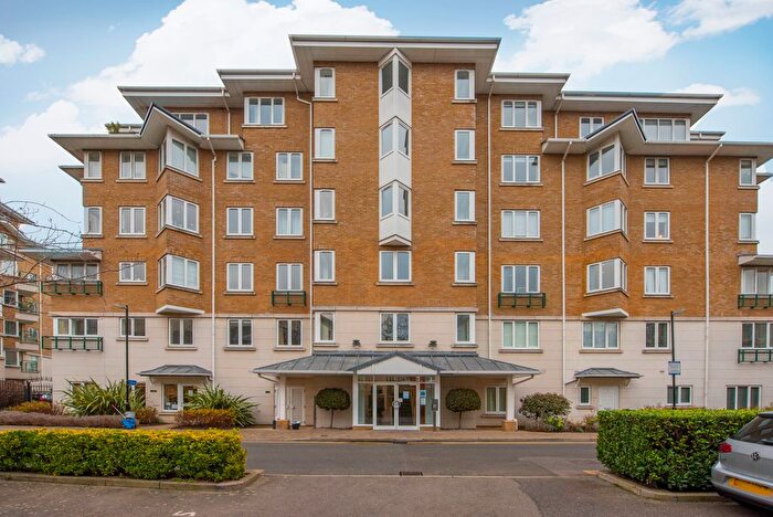3 Bedroom Flat For Sale In Strand Drive, Richmond, TW9
