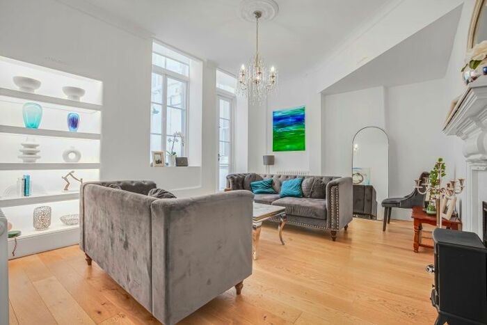 2 Bedroom Flat To Rent In Courtfield Gardens, London, SW5