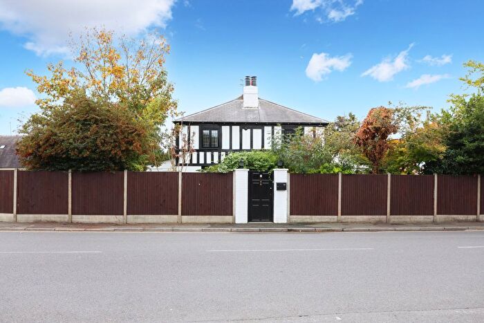 3 Bedroom Detached House For Sale In Byfleet, Surrey, KT14