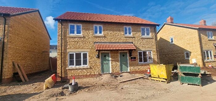 3 Bedroom Semi Detached House For Sale In Hopton Rise, Malmesbury, SN16