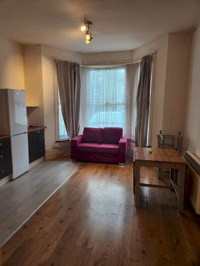 1 Bedroom Flat To Rent In Mansfield Road, Ilford, IG1