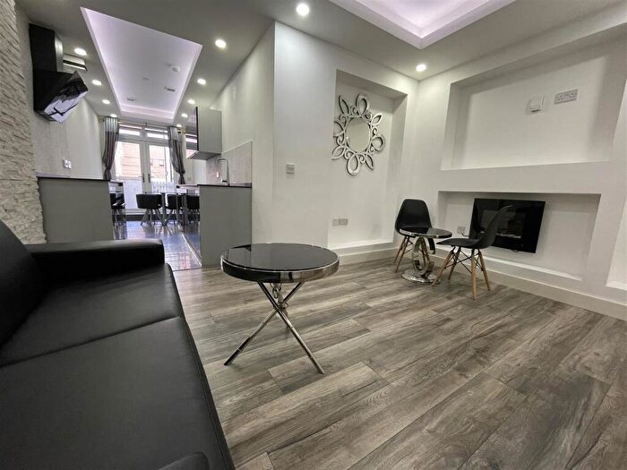 1 Bedroom Apartment To Rent In The Parade, Roath, Cardiff, CF24