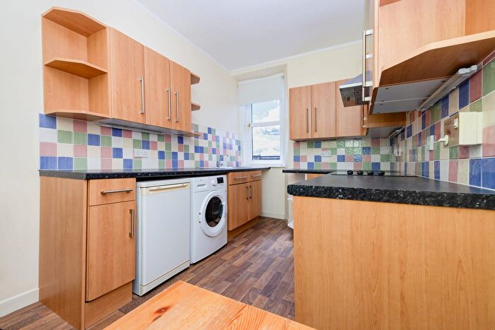 3 Bedroom Flat To Rent In Strathmore Avenue, Dundee, DD3