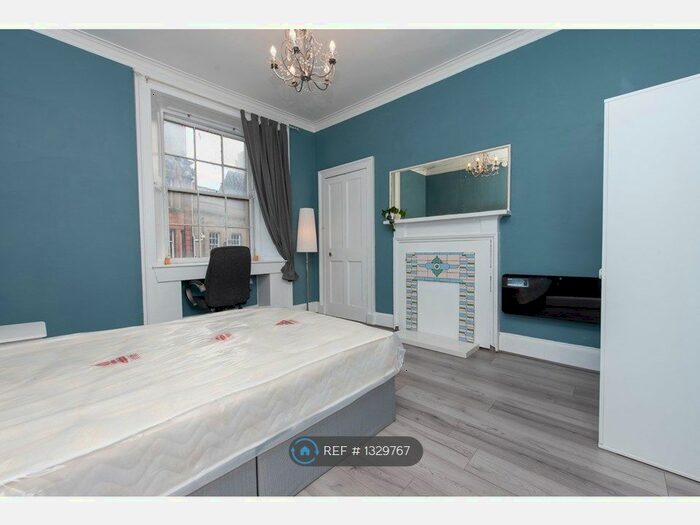 3 Bedroom Flat To Rent In Port Street, Stirling, FK8