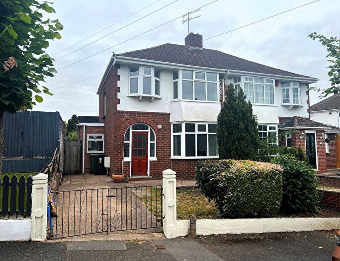 3 Bedroom Semi-Detached House For Sale In Stainburn Avenue, Worcester, WR2