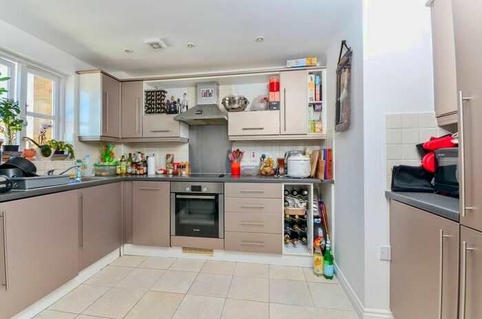 2 Bedroom Flat To Rent In Stockwell Green, Stockwell, London, SW9