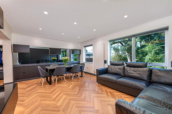 3 Bedroom Apartment For Sale In Cedarwood, Four Oaks Road, Four Oaks, B74