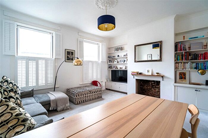 2 Bedroom Flat For Sale In Elm Park, London, SW2