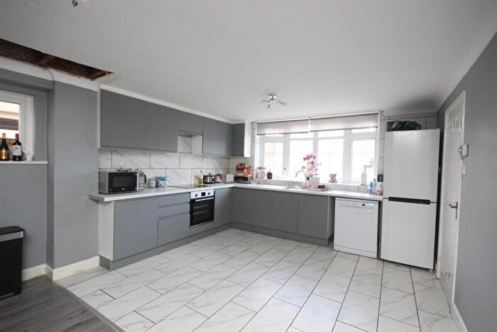 4 Bedroom Detached House To Rent In Brook Road, Brentwood, Essex, CM14