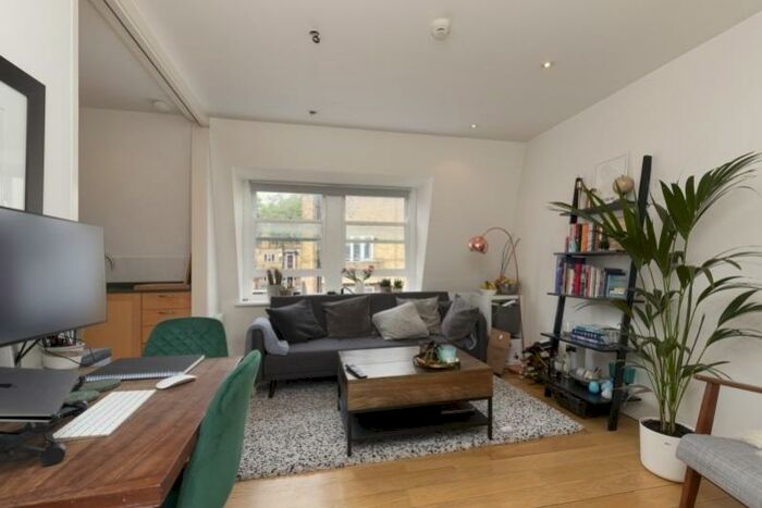 2 Bedroom Apartment To Rent In - Gaskin Street, London, N1