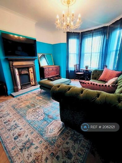 2 Bedroom Flat To Rent In Garland Road, Poole, BH15