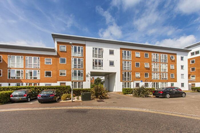 2 Bedroom Apartment To Rent In Felixstowe Court, Galleons Lock, E16