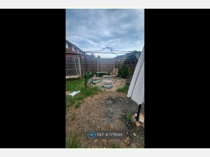 3 Bedroom End Of Terrace House To Rent In Wigmore Lane, Luton, LU2