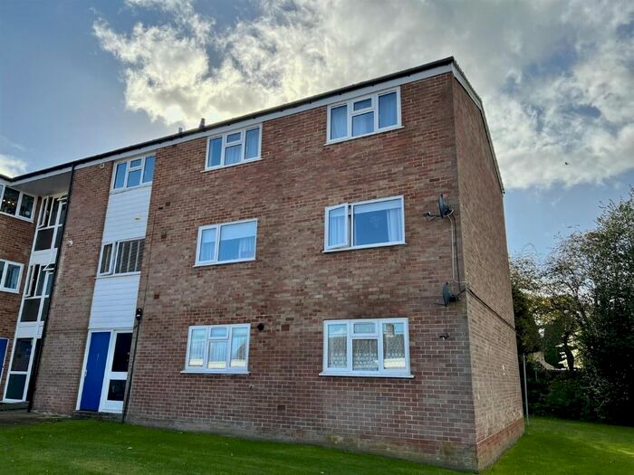 3 Bedroom Flat To Rent In Stoke House, Tadley, RG26