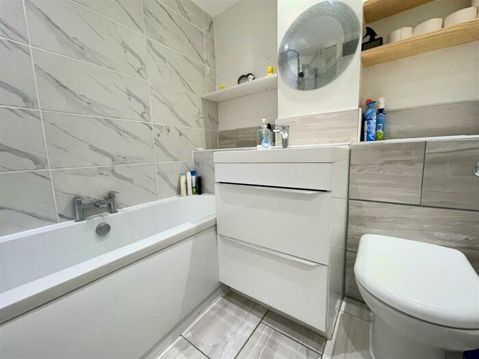 2 Bedroom House To Rent In Burns Place, Tilbury, RM18