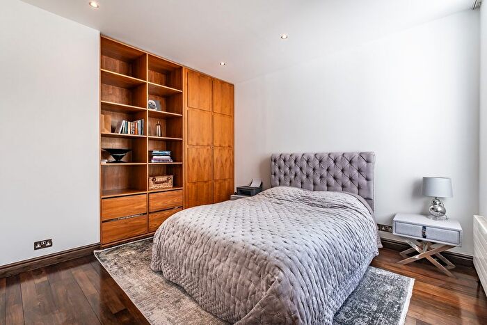 3 Bedroom Flat To Rent In Marloes Road, London, W8