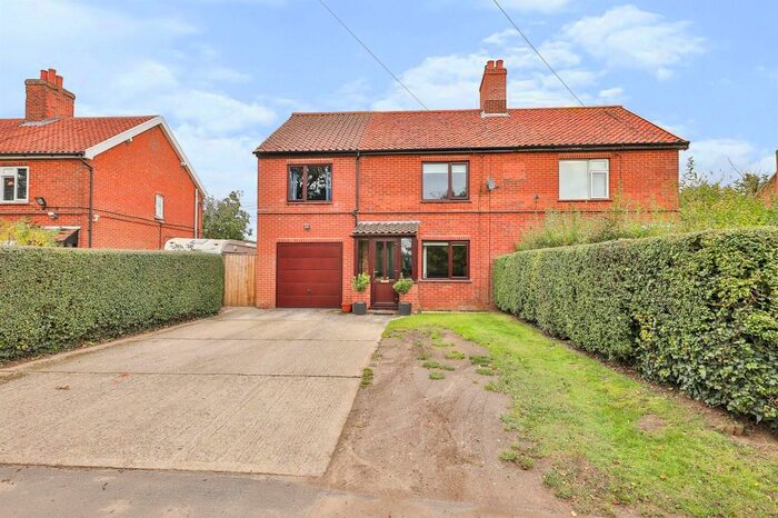 4 Bedroom Semi-Detached House For Sale In Low Road, North Tuddenham, Dereham NR20