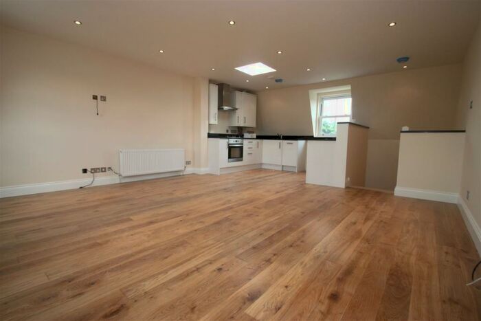 2 Bedroom Flat To Rent In Tollington Road, Holloway, N7