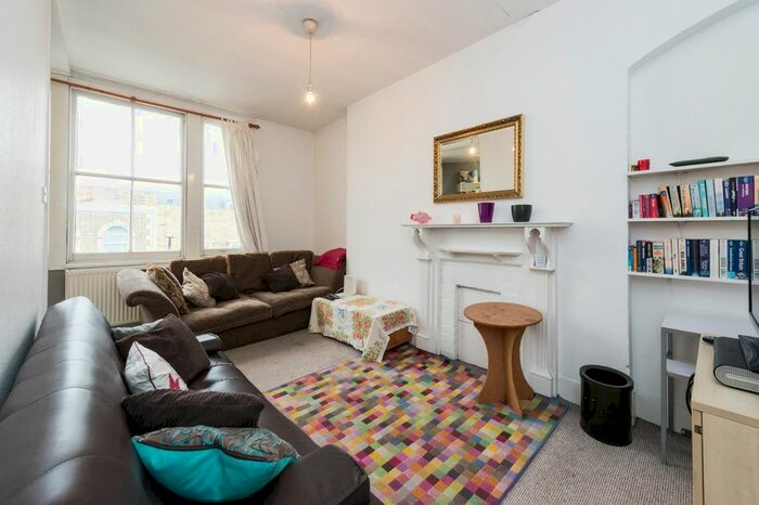 4 Bedroom Flat To Rent In Lavender Hill, Battersea, London, SW11