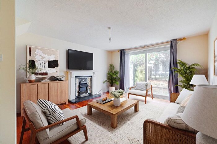 2 Bedroom Terraced House For Sale In Field Road, London, W6