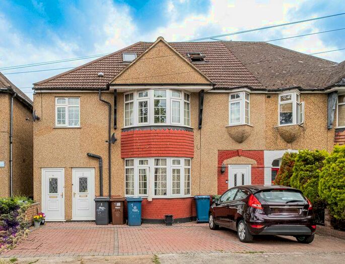 2 Bedroom Maisonette For Sale In Albert Road, Harrow, HA2