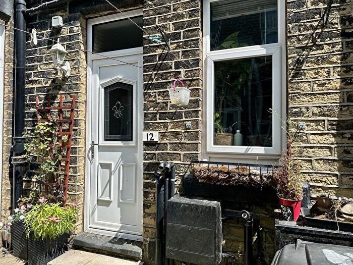 2 Bedroom Terraced House For Sale In Richmond Street, Todmorden, OL14