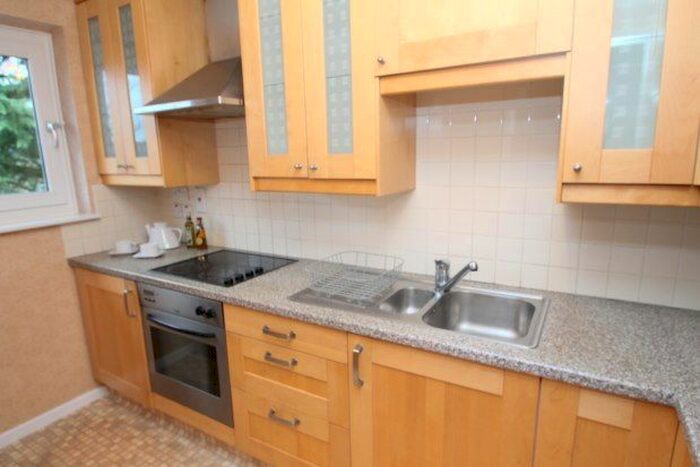1 Bedroom Flat To Rent In Tidenham Gardens, Croydon, CR0