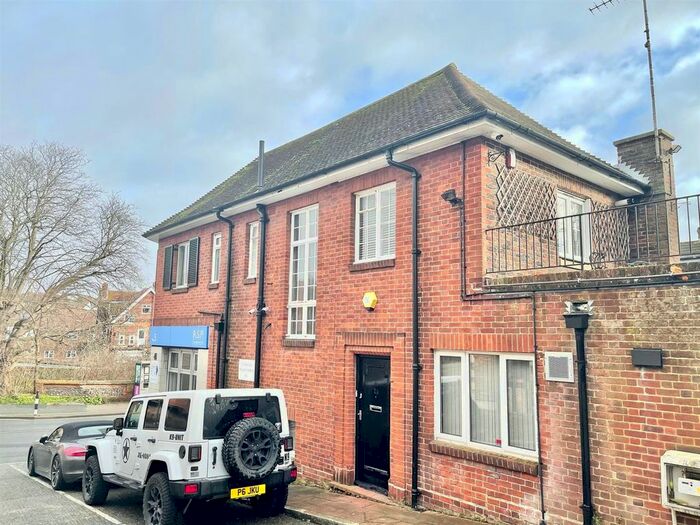 2 Bedroom Maisonette For Sale In High Street, Eastbourne, BN21