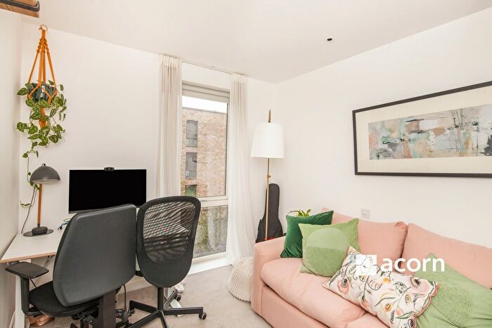 2 Bedroom Flat To Rent In Camberwell Road, London, SE5