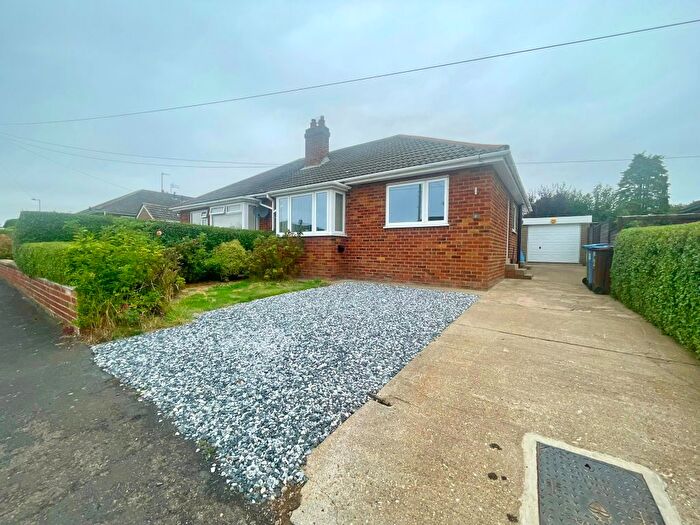 2 Bedroom Semi-Detached Bungalow To Rent In Kareen Avenue, Scarborough, YO12