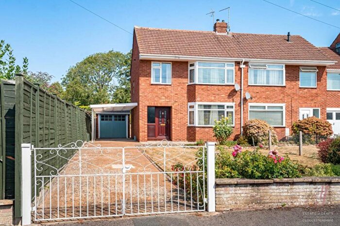 3 Bedroom Semi Detached House For Sale In Whitefield Close, Bridgend, Stonehouse, GL10