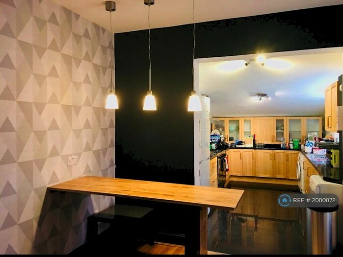 7 Bedroom Terraced House To Rent In Moss Lane East, Manchester, M14