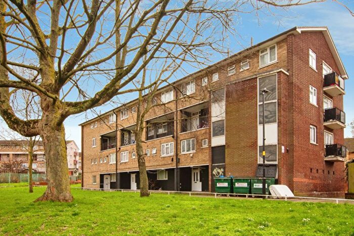 3 Bedroom Maisonette For Sale In Darfield Walk, Birmingham, West Midlands, B12