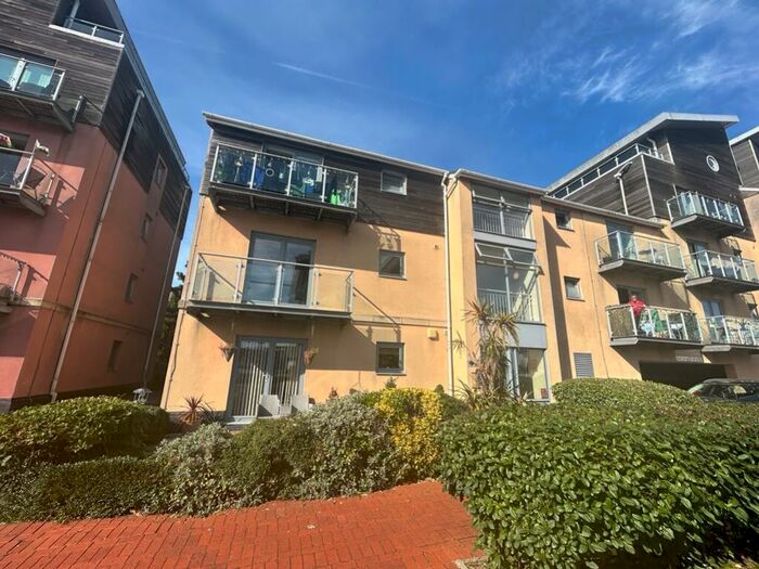 2 Bedroom Flat To Rent In Orellana House, CF63