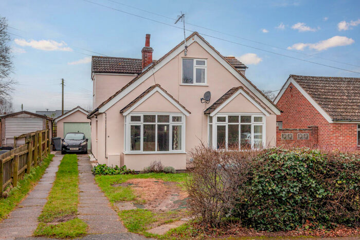4 Bedroom Detached House For Sale In Russell Close, Woodbridge, IP12