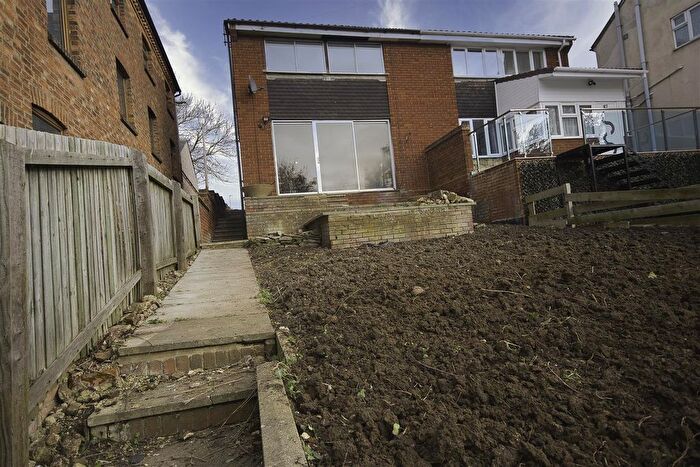 3 Bedroom Detached House To Rent In High Street South, Rushden, NN10