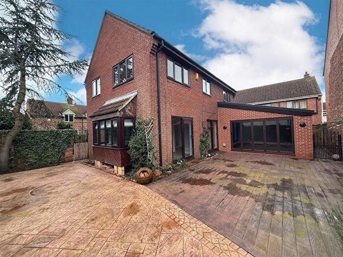 4 Bedroom Detached House To Rent In Wrayton House, Middle Street, Misson, DN10