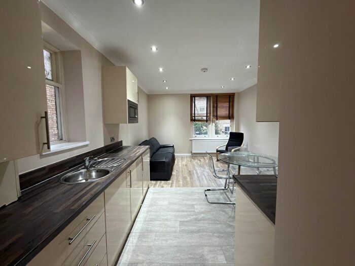 2 Bedroom Flat To Rent In Middle Lane, Hornsey, N8