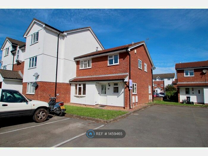 2 Bedroom Semi-Detached House To Rent In Sandpiper Road, Bridgwater, TA6