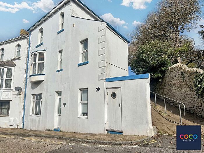 2 Bedroom Flat For Sale In Fortuneswell, - Fortuneswell, DT5