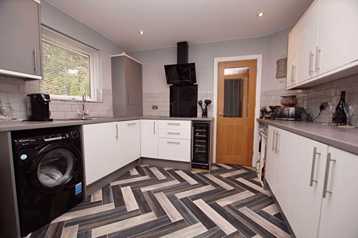 2 Bedroom Detached Bungalow For Sale In Place House Close, Fareham, PO15