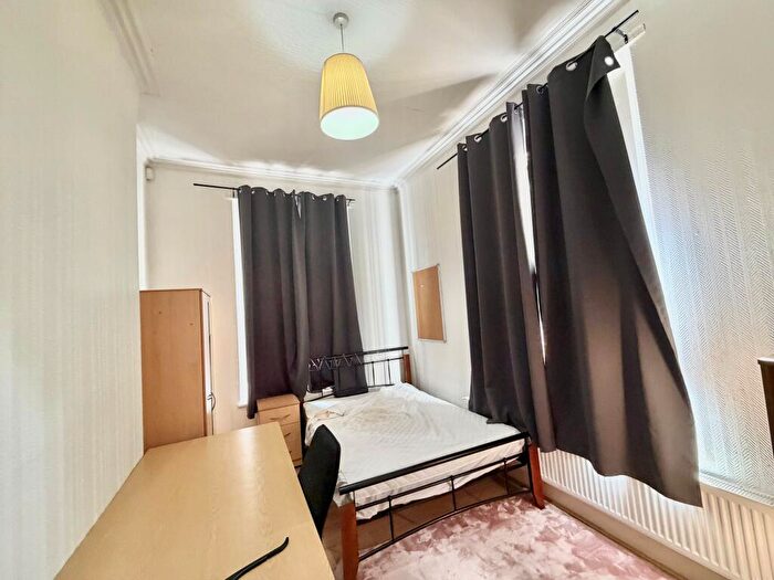 1 Bedroom Flat To Rent In Forest Road West, Nottingham, NG7