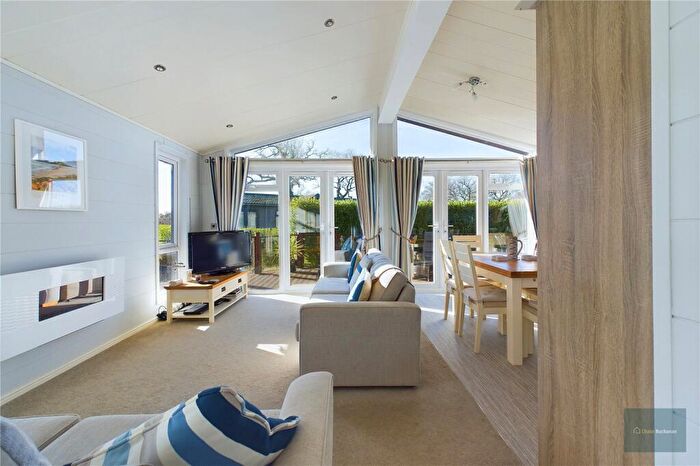 3 Bedroom Bungalow For Sale In The Thatches, Devon, PL21