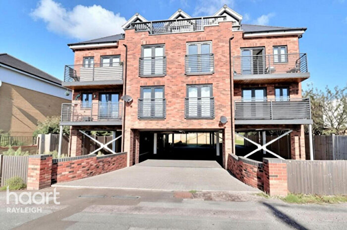 2 Bedroom Flat For Sale In London Road, Benfleet, SS7