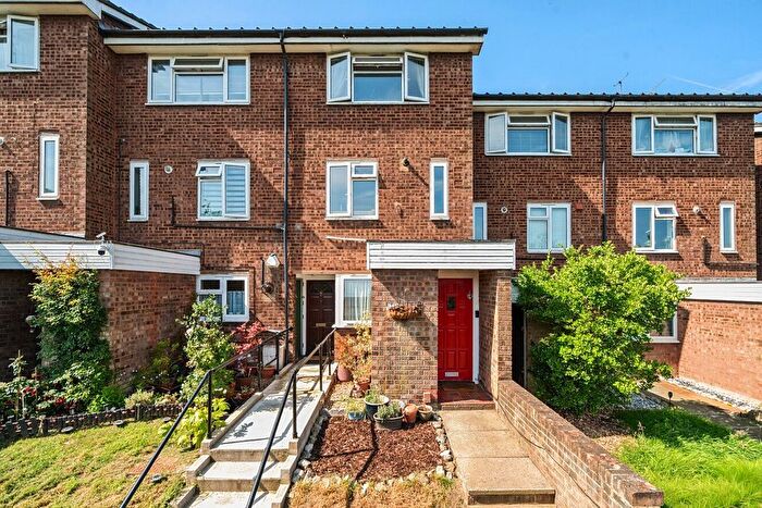 2 Bedroom Maisonette For Sale In Ravensdale Gardens, Upper Norwood, London, SE19