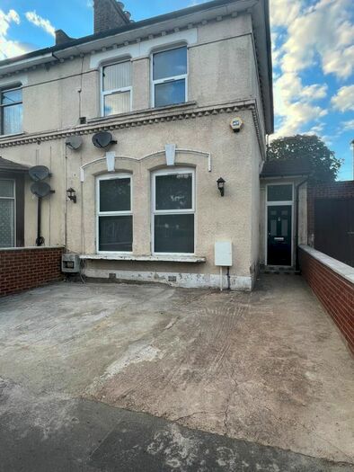 4 Bedroom Semi-Detached House To Rent In Forest Lane, Forest Gate, E7