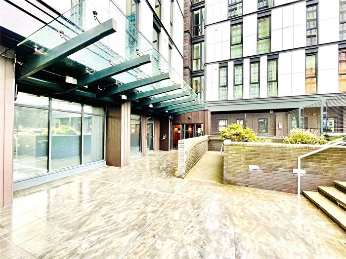 2 Bedroom Flat To Rent In Masons Avenue, East Croydon, CR0